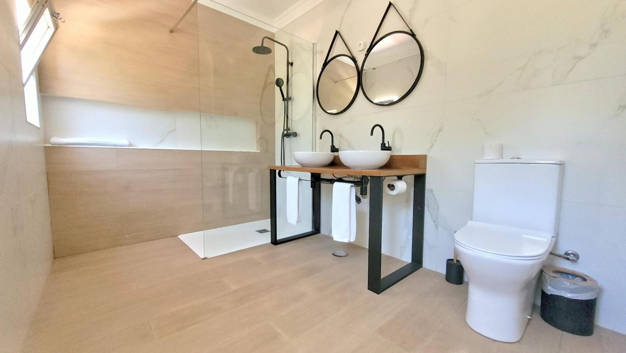Walking Distance To The Centre - Snooker Table - Private Pool - 5 Bedrooms 쿼테이라 외부 사진