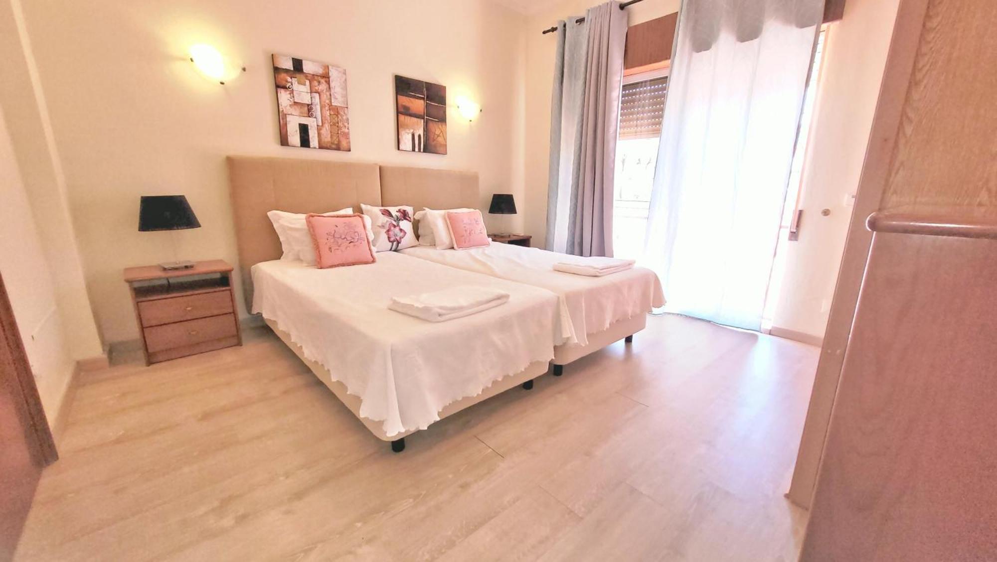 Walking Distance To The Centre - Snooker Table - Private Pool - 5 Bedrooms 쿼테이라 외부 사진