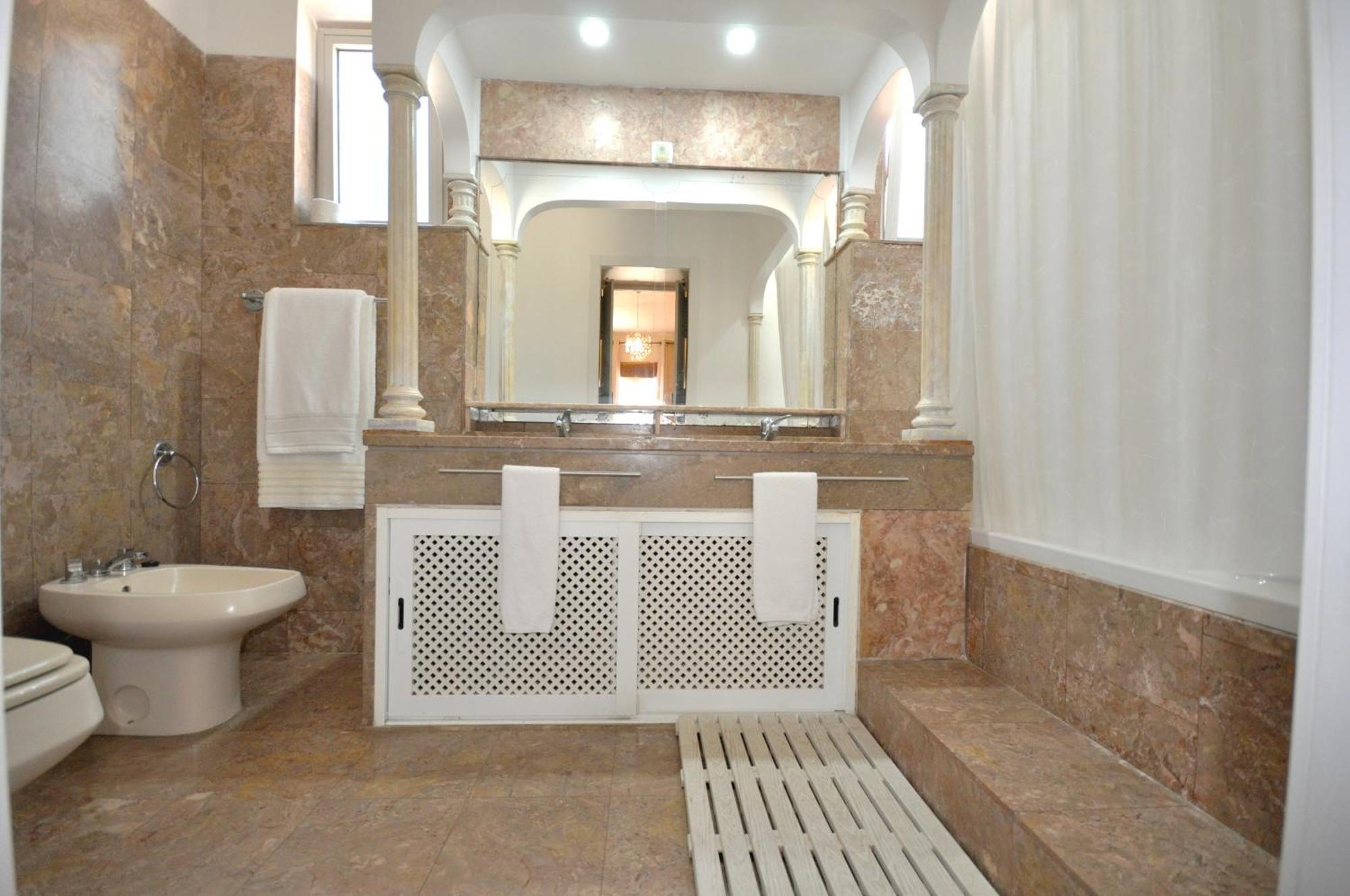 Walking Distance To The Centre - Snooker Table - Private Pool - 5 Bedrooms 쿼테이라 외부 사진
